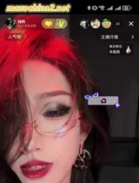 ����Ů��ѹեɵ�ƹ�����£�8���ӣ�